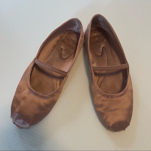 ZARA SATIN EFFECT BALLET FLATS
PINK WOMENS SIZE 9 - Picture 4 of 6